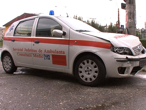 Ambulanta lovita (c) eMM.ro
